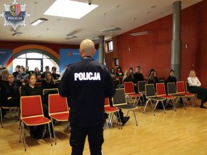 „Promocja Zawodu Policjanta” – uczniowie klas mundurowych spotkali się z funkcjonariuszami