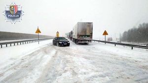 Trudne warunki na drogach – apelujemy o ostrożną jazdę