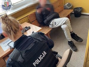 Policjanci zatrzymali złodzieja i odzyskali skradziony telefon kilka minut po przestępstwie