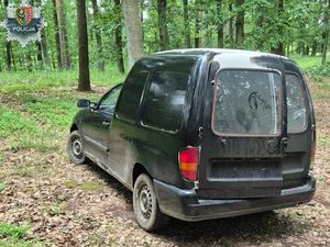 Policjanci zatrzymali 16-latka, który ukradł samochód, bo nie chciał wracać pieszo do domu