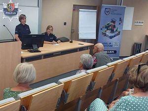 Polkowickie policjantki rozmawiały z seniorami o ich bezpieczeństwie