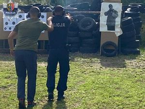 Polkowiccy policjanci doskonalą umiejętności strzeleckie