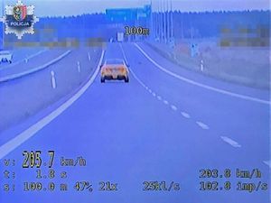 Kolejni nieodpowiedzialni kierowcy na S3 i wysokie mandaty za znaczne przekroczenia dozwolonej prędkości