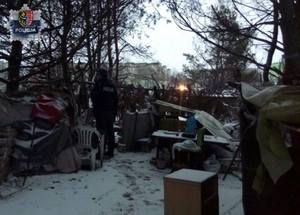 Nie bądźmy obojętni! Alarmujmy Policję i inne instytucje pomocowe, kiedy ktoś jest narażony na wychłodzenie organizmu