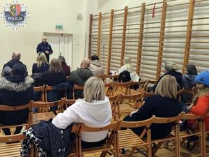 Policjanci rozmawiali z rodzicami o cyberzagrożeniach, hejcie i mowie nienawiści