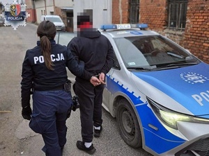 Błyskawiczna akcja chocianowskich policjantów: Sprawcy kradzieży zatrzymani w bezpośrednim pościgu