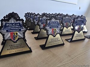 Statuetki z napisem Policja
