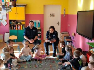 policjanci w przedszkolu